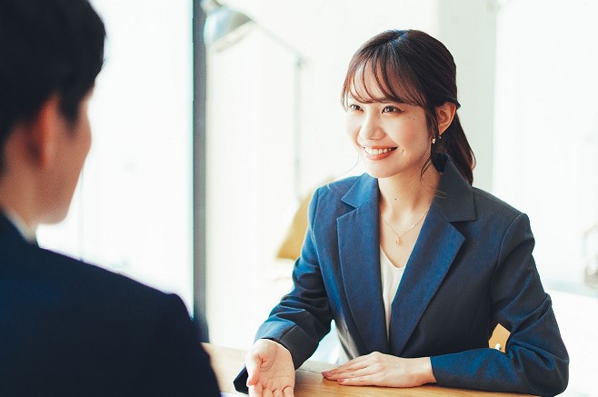 未経験大歓迎！豊島区役所のフロア案内スタッフ＊残業ほぼなし★時給1500円★交通費全額支給