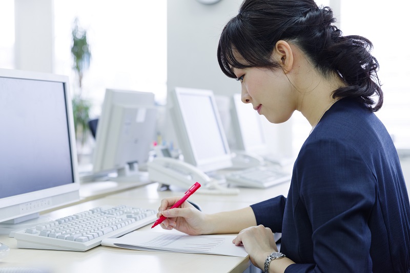 【港区虎ノ門】＜1/15開始＊事務＞高時給1700円！長期フルタイムスタッフ“5名”大募集◎土日祝休み×朝は少しゆっくり9:30スタート♪