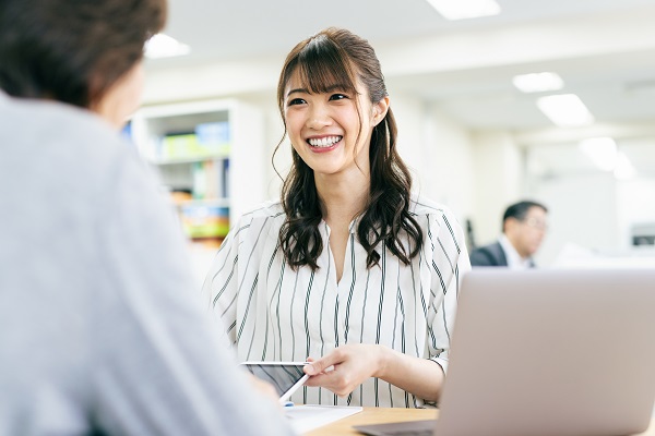 【平日週3日勤務♪】羽田空港内のレア求人！関係者の入館カード発行受付＠時給1500円／土日祝休み＆残業ナシの17:15退社◎